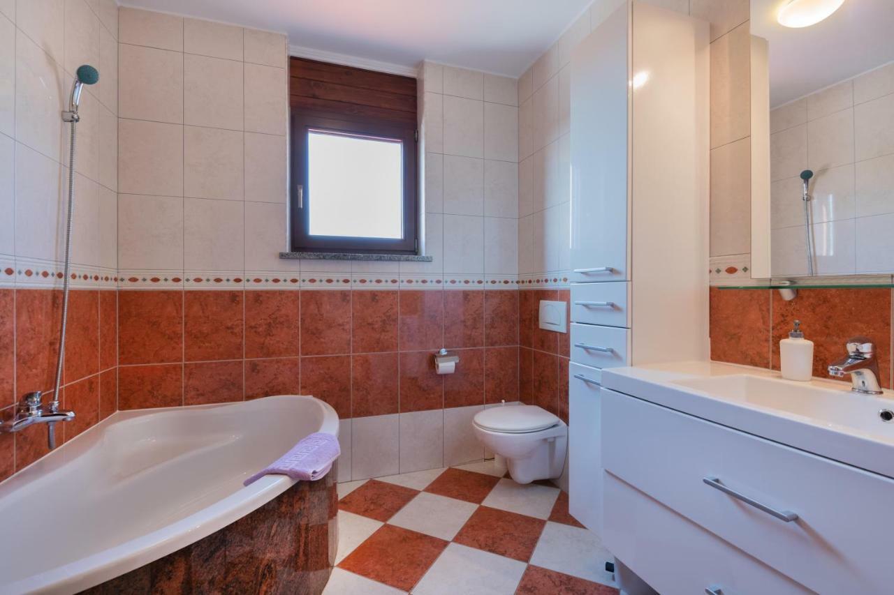 Ferienhaus Joy Ližnjan المظهر الخارجي الصورة